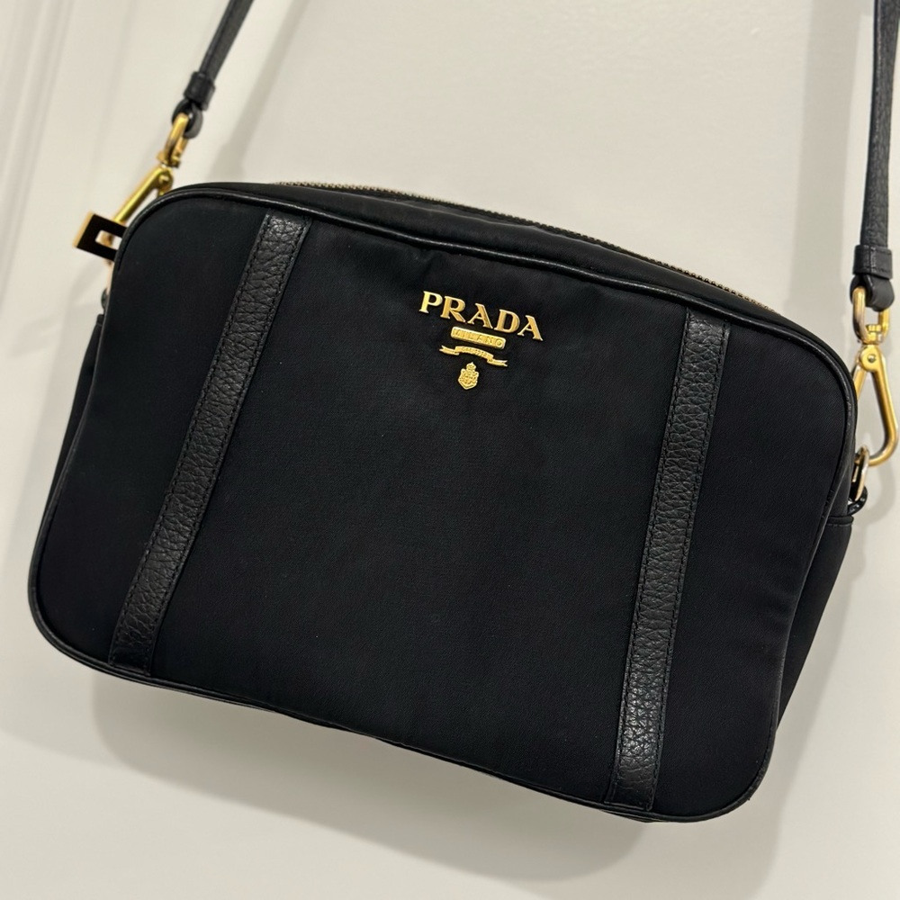 AUTHENTIC PRADA SAFFIANO SHOULDER BAG